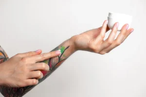 cuidado-tatuajes-crema-hidratante